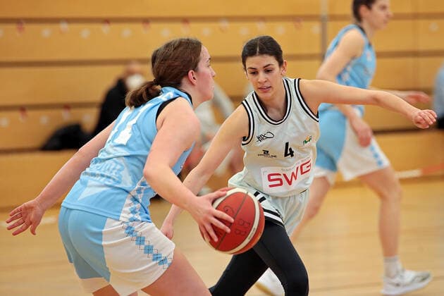 27 02 2021, xovx, Basketball Damen 2 Bundesliga Nord, Bender Baskets Gruenberg Capitol Bascats Duesseldorf v l Iva Banozic Capitol Bascats Duesseldorf , Lotte Seegraeber Bender Baskets Gruenberg Gruenberg Sporthalle Theo Koch Schule Hessen Deutschland DE