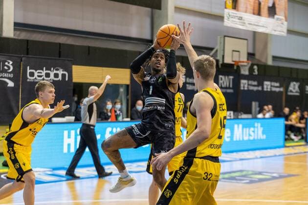 Elias Valtonen Tigers Tübingen, 19 Kasey Hill Science City Jena, 1 Jekabs Beck Tigers Tübingen, 15 ¨¨¨Tigers Tübingen vs Science City Jena, 2 Basketball, Bundesliga, Pro A, Barmer 2 Basketball, Matchday 13, Season 2020 2021, 27 02 2021, ¨¨ Tigers Tübingen Science City Jena, Basketball, 2 Bundesliga, Barmer 2 Basketball, Matchday 13, Season 2020 2021, 27 02 2021 Rottenburg am Neckar. Copyright: xDennisxDuddek xEibnerxPressefotox EP_DDU