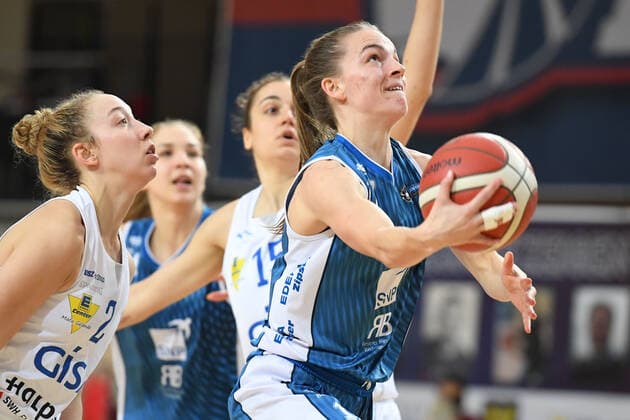 Halle, Germany 27 February 2021 1 BBL Women 2020 2021 Gisa Lions SV Halle vs USC Heidelberg v li Darien Huff Halle and Britta Daub Heidelberg Erdgas Sportarena Sachsen Anhalt Copyright: xFotostandx xxBallaschx