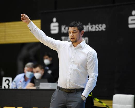 Basketball 2 Bundesliga 2020 2021 13 matchday in Rottenburg at Volksbank Arena 27 02 2021 Tigers Tuebingen Science City Jena coach Daniel Jansson Tigers