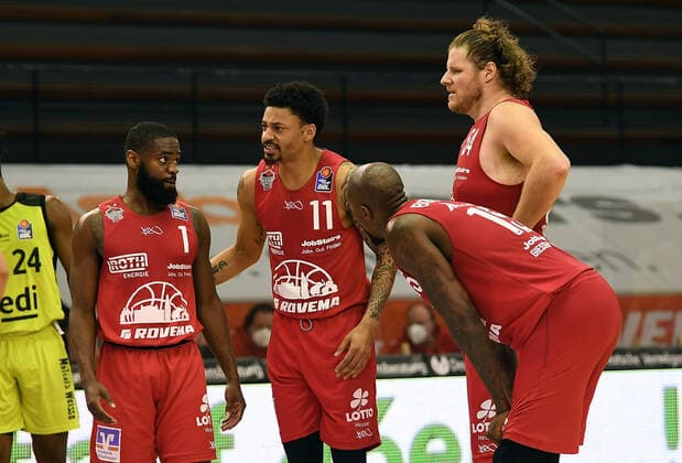 27 02 2021, xjhx, Basketball BBL Bundesliga, Giessen 46ers medi Bayreuth emspor, v l Jonathan Stark Giessen 46ers , Diante Mautice Garrett Giessen 46ers , John Bryant Giessen 46ers , Brandon Bowman Giessen 46ers Giessen