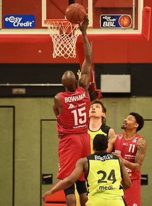 27 02 2021, xjhx, Basketball BBL Bundesliga, Giessen 46ers medi Bayreuth emspor, v l Brandon Bowman Giessen 46ers Giessen.