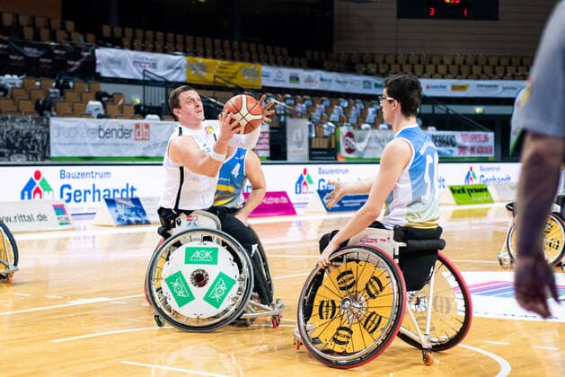 RBBL RSV Lahn Dill Baskets 96 Rahden, 27 02 21 Dominik Mohsler 4 RSV Lahn Dill , Krzysiek Kozaryna 50 Baskets 96 Rahden Rittal Arena, Wetzlar, 27 02 21 Copyright: xBEAUTIFULxSPORTS Roeczeyx