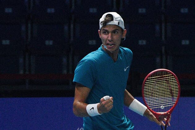 Sport Bilder des Tages (210228) -- SINGAPORE, Feb. 28, 2021 -- Alexei Popyrin of Australia celebrates during the men s singles final against Alexander Bublik of Kazakhstan at the Singapore Tennis Open tournament in Singapore on Feb. 28, 2021. (Photo by Xinhua) (SP)SINGAPORE-TENNIS-SINGAPORE OPEN-MEN S SINGLES ThenxChihxWey 