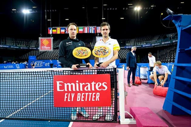 Henri Kontinen (Fin) Edouard Roger Vasselin (fra) posant avec le trophee des vainqueurs devant le Logo Emirates TENNIS : Open Sud de France 2021 - Finale Double Messieurs - Montpellier - 28 02 2021 JBAutissier Panoramic 