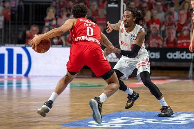 Nick Weiler Babb 0 FC Bayern , Robert Lowery 8 s Oliver Wuerzburg , FC Bayern Basketball vs s Oliver Wuerzburg, BBL, 28 02 2021 Muenchen Bayern Germany Copyright: xkolbert-press UlrichxGamelx