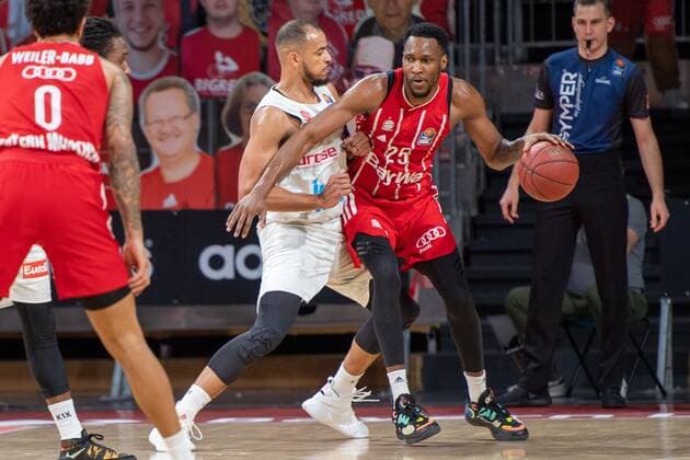 Alex King 77 s Oliver Wuerzburg , JaJuan Johnson 25 FC Bayern , FC Bayern Basketball vs s Oliver Wuerzburg, BBL, 28 02 2021 Muenchen Bayern Germany Copyright: xkolbert-press UlrichxGamelx