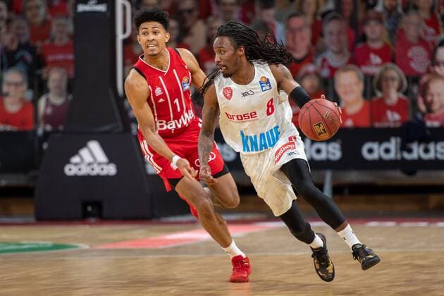 Jason George 1 FC Bayern , Robert Lowery 8 s Oliver Wuerzburg , FC Bayern Basketball vs s Oliver Wuerzburg, BBL, 28 02 2021 Muenchen Bayern Germany Copyright: xkolbert-press UlrichxGamelx