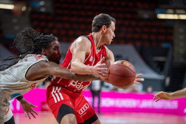 Robert Lowery 8 s Oliver Wuerzburg , Zan Mark Sisko 31 FC Bayern , FC Bayern Basketball vs s Oliver Wuerzburg, BBL, 28 02 2021 Muenchen Bayern Germany Copyright: xkolbert-press UlrichxGamelx