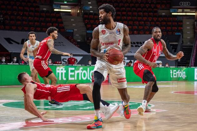 D Kraemer 3 FC Bayern crashes, Perry Jones III 1 s Oliver Wuerzburg , Jalen Reynolds 8 FC Bayern , FC Bayern Basketball vs s Oliver Wuerzburg, BBL, 28 02 2021 Muenchen Bayern Germany Copyright: xkolbert-press UlrichxGamelx