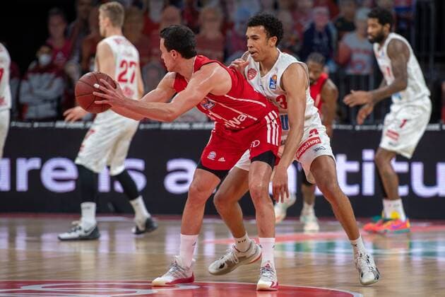 Zan Mark Sisko 31 FC Bayern , Tyson Ward 3 s Oliver Wuerzburg , FC Bayern Basketball vs s Oliver Wuerzburg, BBL, 28 02 2021 Muenchen Bayern Germany Copyright: xkolbert-press UlrichxGamelx