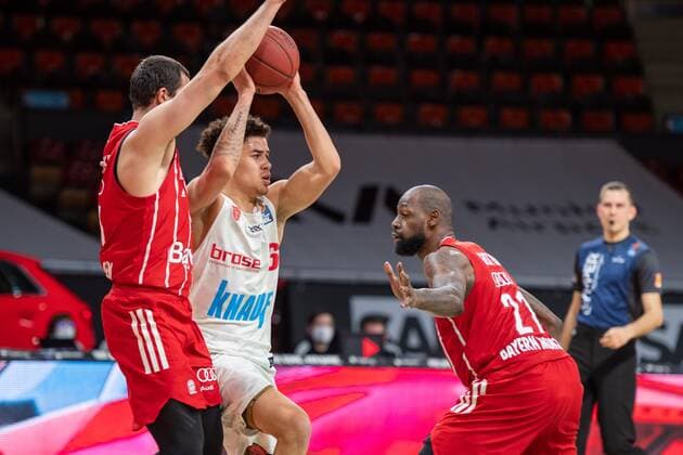 Paul Zipser 16 FC Bayern , Joshua Obiesie 6 s Oliver Wuerzburg , Jalen Reynolds 8 FC Bayern , FC Bayern Basketball vs s Oliver Wuerzburg, BBL, 28 02 2021 Muenchen Bayern Germany Copyright: xkolbert-press UlrichxGamelx