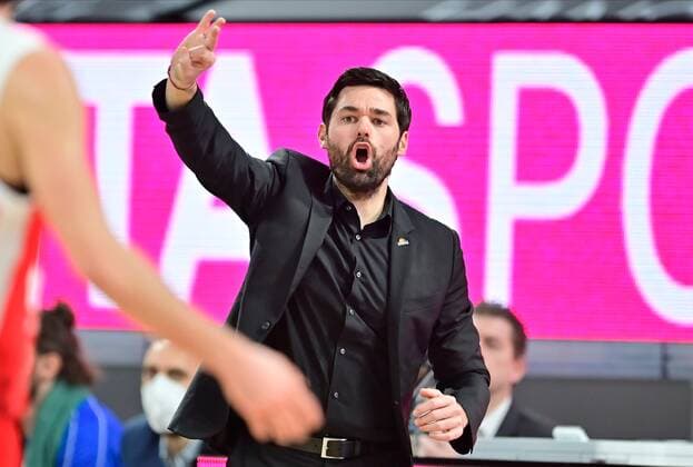 BAMBERG 28 02 2021 Basketball easycredit 1 Basketball Bundesliga 21 Matchday Brose Bamberg vs Fraport Skyliners Frankfurt Sebastian Gleim Headcoach Skyliners Frankfurt gives instruction Photo Hans Martin Issler isslerimages Brose Bamberg vs Fraport Skyliners Frankfurt