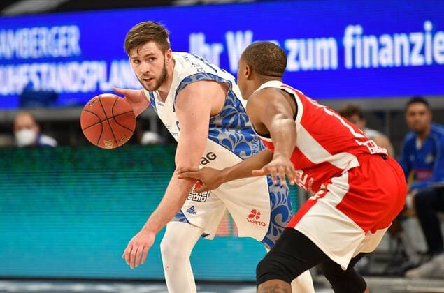 BAMBERG 28 02 2021 basketball easycredit 1 basketball Bundesliga 21 matchday Brose Bamberg vs Fraport Skyliners Frankfurt Jon Axel Gudmundsson 30, Skyliners Frankfurt vs Devon Hall 22, Brose Bamberg photo Hans Martin Issler isslerimages Brose Bamberg vs Fraport Skyliners Frankfurt