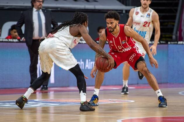 Robert Lowery 8 s Oliver Wuerzburg , Nick Weiler Babb 0 FC Bayern , FC Bayern Basketball vs s Oliver Wuerzburg, BBL, 28 02 2021 Muenchen Bayern Germany Copyright: xkolbert-press UlrichxGamelx
