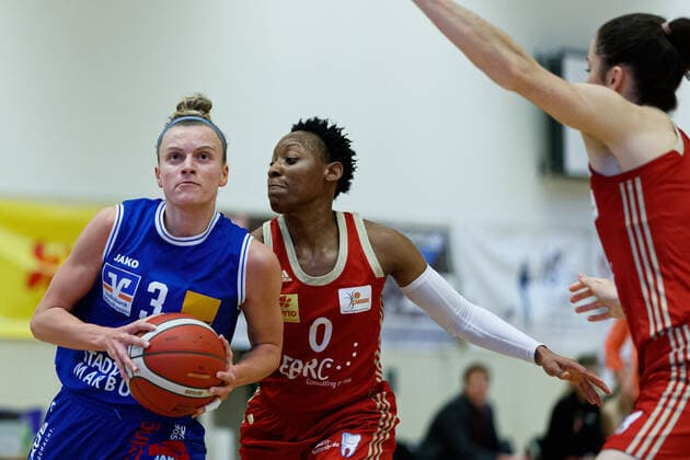 Hannover, Germany 28 February 2021 1 BBL Women 2020 2021 TK Hannover vs BC Pharmaserv Marburg v li in duel Alexandra Wilke Marburg and Stephanie Gardner Hannover Sporthalle Birkenstraße Niedersachsen Copyright: xFotostandx xxMattheyx