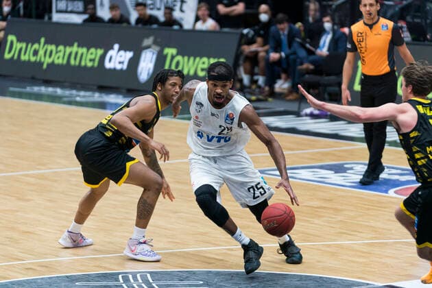 easyCredit Basketball Bundesliga, Hamburg, 28 02 2021 easyCredit Basketball Bundesliga, Hamburg Towers vs MHP Riesen Ludwigsburg, Attack via Terry Allen 25 Hamburg Towers Copyright: xBEAUTIFULxSPORTS Mohwinkelx