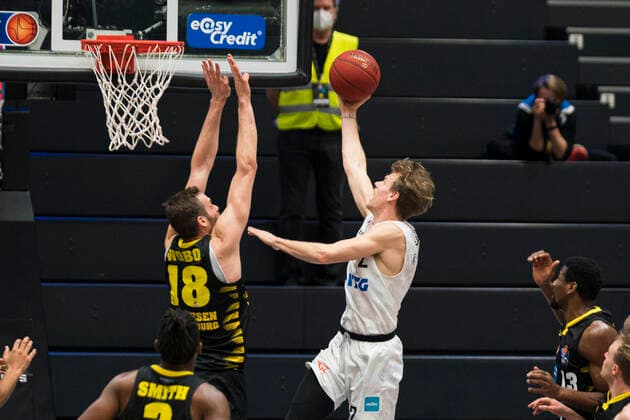 easyCredit Basketball Bundesliga, Hamburg, 28 02 2021 easyCredit Basketball Bundesliga, Hamburg Towers vs MHP Riesen Ludwigsburg, basket by Jordan Swing 2 Hamburg Towers Copyright: xBEAUTIFULxSPORTS Mohwinkelx