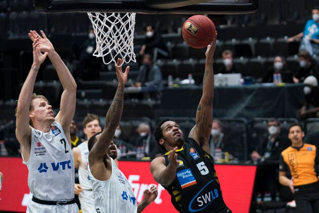 easyCredit Basketball Bundesliga, Hamburg, 28 02 2021 easyCredit Basketball Bundesliga, Hamburg Towers vs MHP Riesen Ludwigsburg, 2 points by Barry Brown Jr 5 MHP RIESEN Ludwigsburg Copyright: xBEAUTIFULxSPORTS Mohwinkelx