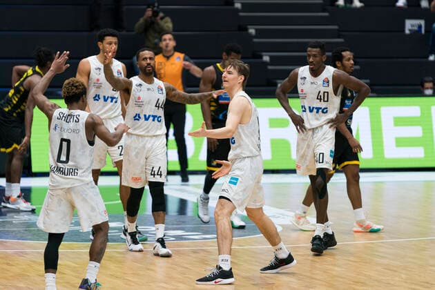 easyCredit Basketball Bundesliga, Hamburg, 28 02 2021 easyCredit Basketball Bundesliga, Hamburg Towers vs MHP Riesen Ludwigsburg, cheering after 3 point shot by Justus Hollatz 21 Hamburg Towers Copyright: xBEAUTIFULxSPORTS Mohwinkelx