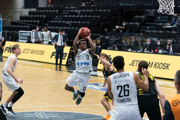 easyCredit Basketball Bundesliga, Hamburg, 28 02 2021 easyCredit Basketball Bundesliga, Hamburg Towers vs MHP Riesen Ludwigsburg, jump shot by TJ Shorts 0 Hamburg Towers Copyright: xBEAUTIFULxSPORTS Mohwinkelx