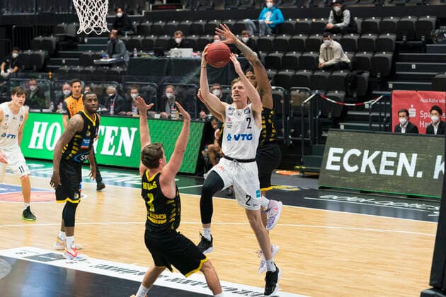 easyCredit Basketball Bundesliga, Hamburg, 28 02 2021 easyCredit Basketball Bundesliga, Hamburg Towers vs MHP Riesen Ludwigsburg, Attack via Jordan Swing 2 Hamburg Towers Copyright: xBEAUTIFULxSPORTS Mohwinkelx
