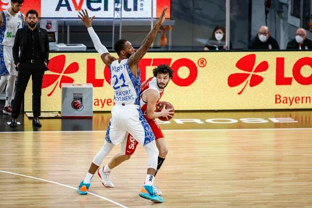 right Michele Vitali Brose Bamberg, 31 left Kanari Murphy Fraport Skyliners Frankfurt, 21 Brose Bamberg Fraport Skyliners Frankfurt easyCredit BBL Basketball Bundesliga Basketball Season 2020 21 Matchday, 28 02 2021 Bamberg, Brose Arena