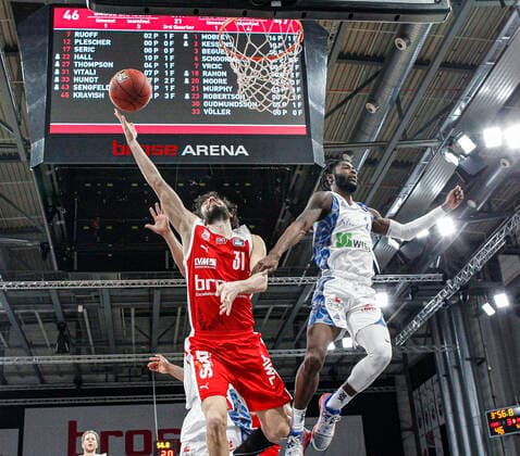 left Michele Vitali Brose Bamberg, 31 right Matt Mobley Fraport Skyliners Frankfurt, 01 Brose Bamberg Fraport Skyliners Frankfurt easyCredit BBL Basketball Bundesliga Basketball Season 2020 21 Matchday, 28 02 2021 Bamberg, Brose Arena