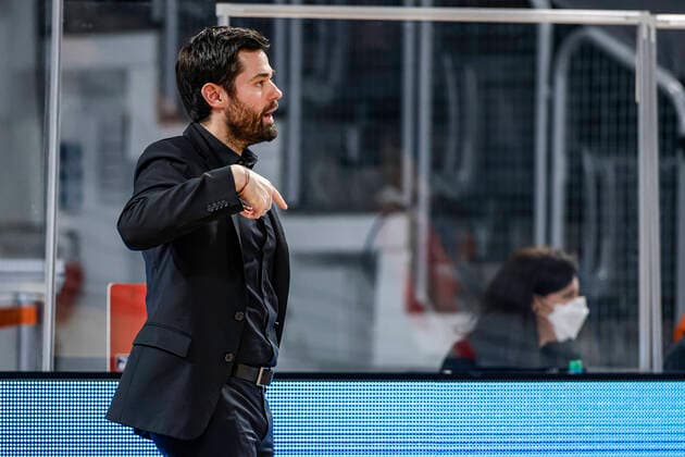 Coach Sebastian Gleim Fraport Skyliners Frankfurt Brose Bamberg Fraport Skyliners Frankfurt easyCredit BBL Basketball Bundesliga Basketball Season 2020 21 21 Matchday, 28 02 2021 Bamberg, Brose Arena