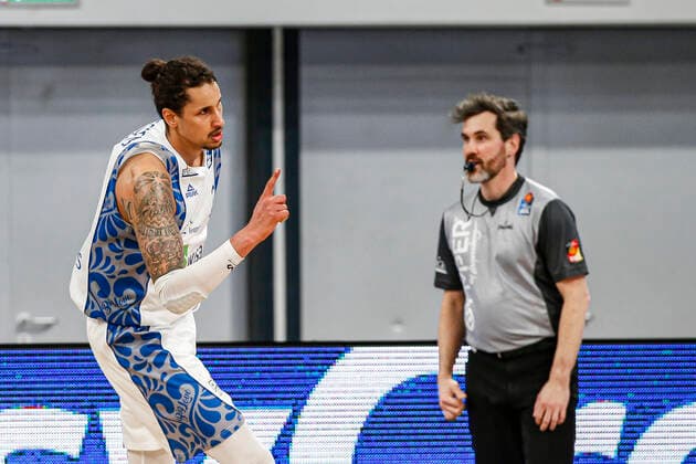 left Michael Kessens Fraport Skyliners Frankfurt, 02 Brose Bamberg Fraport Skyliners Frankfurt easyCredit BBL Basketball Bundesliga Basketball Season 2020 21 21 Matchday, 28 02 2021 Bamberg, Brose Arena