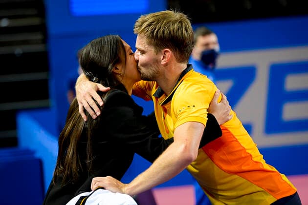 joie de David Goffin (Bel) en fin de match embrassant sa compagne Stephanie Tuccito TENNIS : Open Sud de France 2021 - Finale Simple messieurs - Montpellier - 28 02 2021 JBAutissier Panoramic 