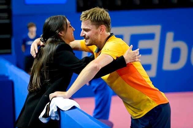 joie de David Goffin (Bel) en fin de match embrassant sa compagne Stephanie Tuccito TENNIS : Open Sud de France 2021 - Finale Simple messieurs - Montpellier - 28 02 2021 JBAutissier Panoramic 