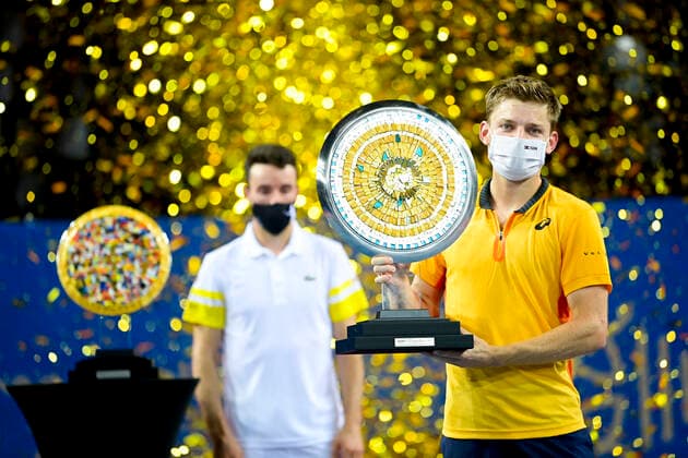 Bilder des Jahres 2021, Sport 02 Februar Sport Themen der Woche KW08 Sport Bilder des Tages joie de David Goffin (Bel) posant avec le trophee de vainqueur TENNIS : Open Sud de France 2021 - Finale Simple messieurs - Montpellier - 28 02 2021 JBAutissier Panoramic 