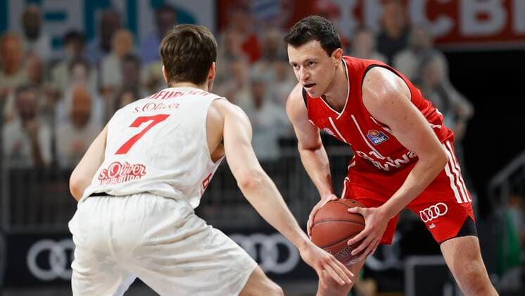 28 02 2021, Basketball, BBL 2020 2021, 21 matchday, FC Bayern Muenchen s Oliver Wuerzburg, GER, Muenchen, Audi Dome, picture from left Nils Hassfurther s Oliver Wuerzburg and Zan Mark Sisko FC Bayern Muenchen Copyright: HMBxMedia xHeikoxBecker