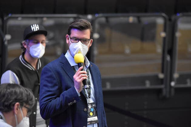Basketball I Men I Season 2020 2021 I easyCredit Bundesliga I 21 Matchday I Hamburg Towers MHP RIESEN Ludwigsburg I 28 02 2021 Florian Eisebitt Press Officer, Towers moderates the press conference Hamburg edel optics de Arena, Kurt Emmer Hamburg Germany Copyright: xLobeca RobertoxSeidelx