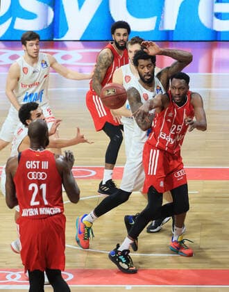 28 02 2021, BBL, FC Bayern vs Wuerzburg S Oliver, Audi Dome Muenchen, Basketball, Sports, in picture James Gist FCB Basketball , JaJuan Johnson FCB Basketball , Jason George FCB Basketball , Nils Hassfurther S Oliver Wuerzburg , D J Seeley FCB Basketball