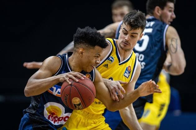 Basketball Berlin 28 02 2021 Season 2020 2021 1 Bundesliga easyCredit BBL Alba Berlin HAKRO Merlins Crailsheim Trae Bell Haynes Crailsheim, No 08 Jonas Mattisseck Alba Berlin, No 09