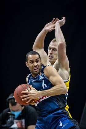 Basketball Berlin 28 02 2021 Season 2020 2021 1 Bundesliga easyCredit BBL Alba Berlin HAKRO Merlins Crailsheim Elias Lasisi Crailsheim, No 06 Luke Sikma Alba Berlin, No 43