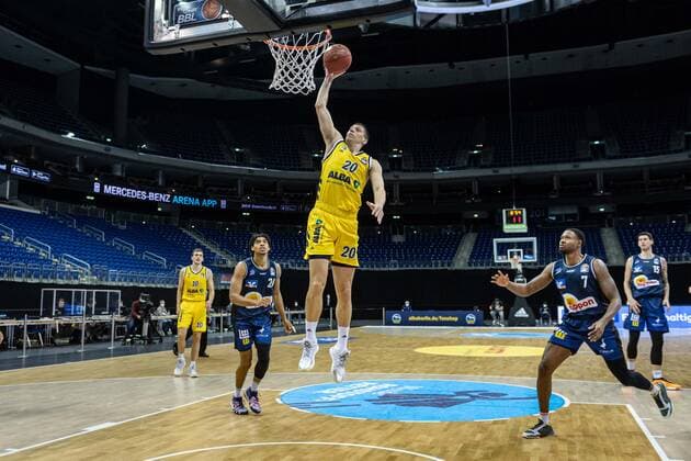 Basketball Berlin 28 02 2021 Season 2020 2021 1 Bundesliga easyCredit BBL Alba Berlin HAKRO Merlins Crailsheim Simone Fontecchio Alba Berlin, No 20
