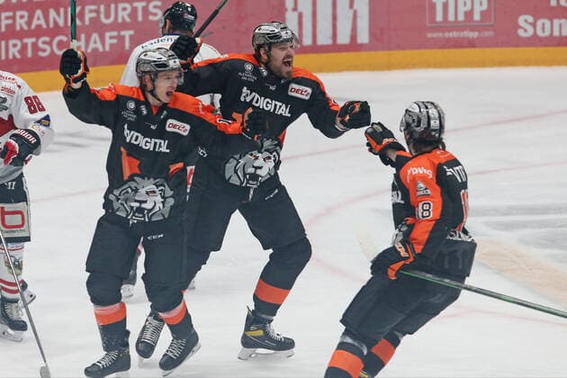Goal celebration by goal scorer Mike Mieszkowski Löwen Frankfurt, Nr 48 to 1 0 after assist by Eric Stephan Löwen Frankfurt, Nr 10 , Löwen Frankfurt vs EHC Freiburg , DEL2, Ice Hockey, 2020 2021 season, 28 02 2021,