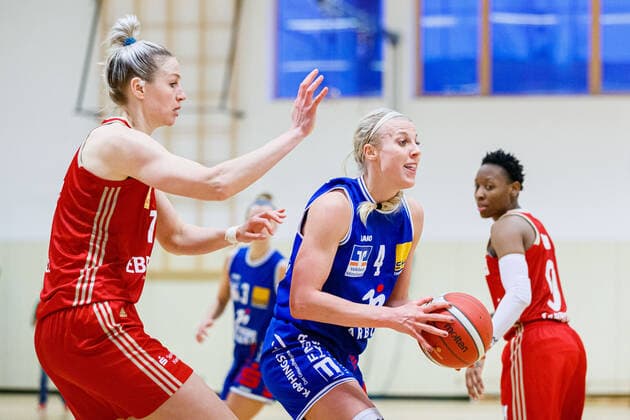 Hannover, Germany 28 February 2021 1 BBL Women 2020 2021 TK Hannover vs BC Pharmaserv Marburg v li in duel Lisa Koop Hannover and Marie Bertholdt Marburg Sporthalle Birkenstraße Lower Saxony Copyright: xFotostandx xxMattheyx