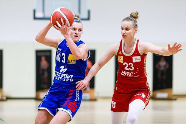 Hannover, Germany 28 February 2021 1 BBL Women 2020 2021 TK Hannover vs BC Pharmaserv Marburg v li in duel Alexandra Wilke Marburg and Aliaksandra Tarasava Hannover Sporthalle Birkenstraße Niedersachsen Copyright: xFotostandx xxMattheyx