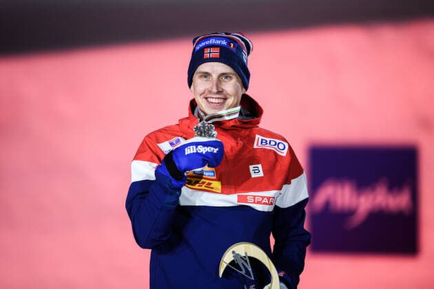 210228 Silver medalist Simen Hegstad Krüger of Norway of Norway at the Medal ceremony for the men crosss cross country skiing skiathlon during the FIS Nordic Ski World Championships on February 28, 2021 in Oberstdorf Photo Johanna Lundberg BILDBYRAN kod JL JL0087 skidor cross country skiing langrenn fis nordic world ski championships vm ski vm skid vm 4 bbeng norge silver,  Copyright: JOHANNAxLUNDBERG BB210228JL149