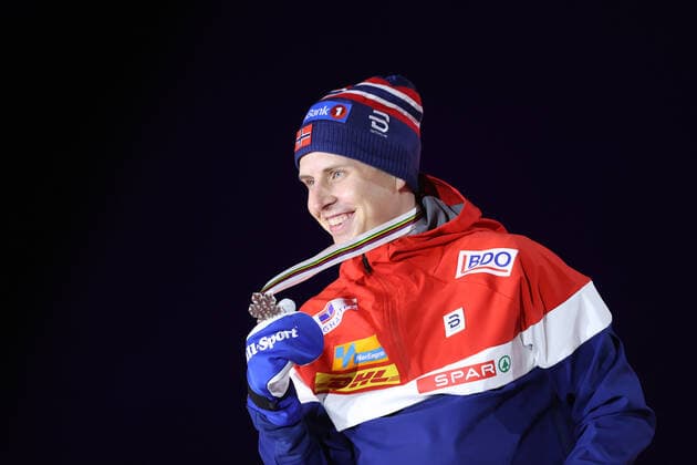 NORDIC SKIING - FIS Nordic World Ski Championships Oberstdorf 2021 OBERSTDORF,GERMANY,28.FEB.21 - NORDIC SKIING, CROSS COUNTRY SKIING - FIS Nordic World Ski Championships, 30km Skiathlon, men, award ceremony. Image shows Simen Hegstad Krueger (NOR). Keywords: medal. GEPAxpictures xChristianxWalgram