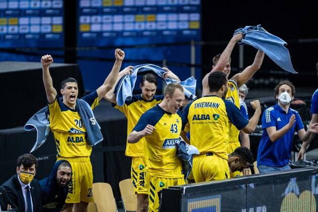 Basketball Berlin 28 02 2021 Season 2020 2021 1 Bundesliga easyCredit BBL Alba Berlin HAKRO Merlins Crailsheim Jubel Alba about the victory.