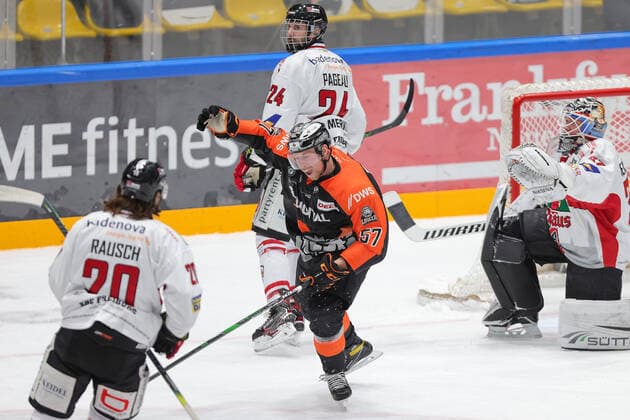 Loewen Frankfurt - EHC Freiburg, DEL 2 Christian Kretschmann Loewen Frankfurt, 57 cheers after the goal to 2 1 From left Maxim Rausch EHC Freiburg, 20 , Nick Pageau EHC Freiburg, 24 and goalkeeper Ben Meisner EHC Freiburg, 37 are without a chance Ice hockey match of the DEL 2 between the Loewen Frankfurt and the EHC Freiburg on 28 February 2021 in the Eissporthalle Frankfurt am Main , Frankfurt am Main Hesse Germany Eissporthalle