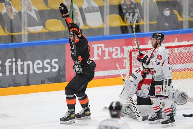 Loewen Frankfurt - EHC Freiburg, DEL 2 Darren Mieszkowski Loewen Frankfurt, 18 cheers after the goal to 3 1 Goalkeeper Ben Meisner EHC Freiburg, 37 and Alexander Brueckmann EHC Freiburg, 86 are beaten Ice hockey match of the DEL 2 between the Loewen Frankfurt and the EHC Freiburg on 28 February 2021 in the Eissporthalle Frankfurt am Main , Frankfurt am Main Hesse Germany Eissporthalle