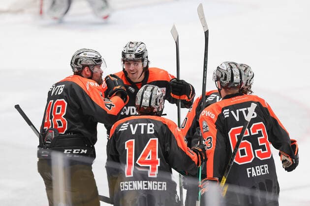Loewen Frankfurt - EHC Freiburg, DEL 2 Darren Mieszkowski Loewen Frankfurt, 18 cheers after scoring the 3 1 Left Mike Mieszkowski Loewen Frankfurt, 48 , in front Magnus Eisenmenger Loewen Frankfurt, 14 , behind goal scorer Eric Stephan Loewen Frankfurt, 10, covered and Maximilian Faber Loewen Frankfurt, 63 Ice hockey match of the DEL 2 between the Loewen Frankfurt and the EHC Freiburg on 28 February 2021 in the Eissporthalle Frankfurt am Main , Frankfurt am Main Hessen Germany Eissporthalle