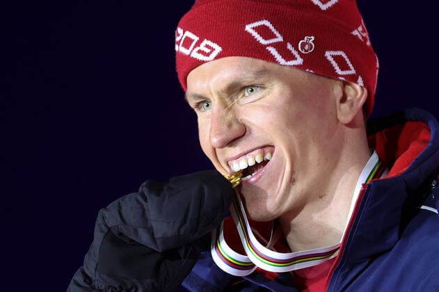 NORDIC SKIING - FIS Nordic World Ski Championships Oberstdorf 2021 OBERSTDORF,GERMANY,28.FEB.21 - NORDIC SKIING, CROSS COUNTRY SKIING - FIS Nordic World Ski Championships, 30km Skiathlon, men, award ceremony. Image shows Alexander Bolshunov (RUS). Keywords: medal. GEPAxpictures xChristianxWalgram