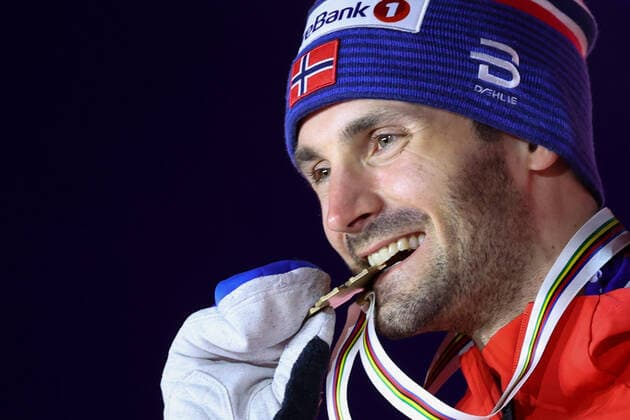 NORDIC SKIING - FIS Nordic World Ski Championships Oberstdorf 2021 OBERSTDORF,GERMANY,28.FEB.21 - NORDIC SKIING, CROSS COUNTRY SKIING - FIS Nordic World Ski Championships, 30km Skiathlon, men, award ceremony. Image shows Hans Christer Holund (NOR). Keywords: medal. GEPAxpictures xChristianxWalgram